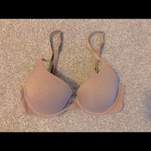 Victoria’s Secret push up size 32C.